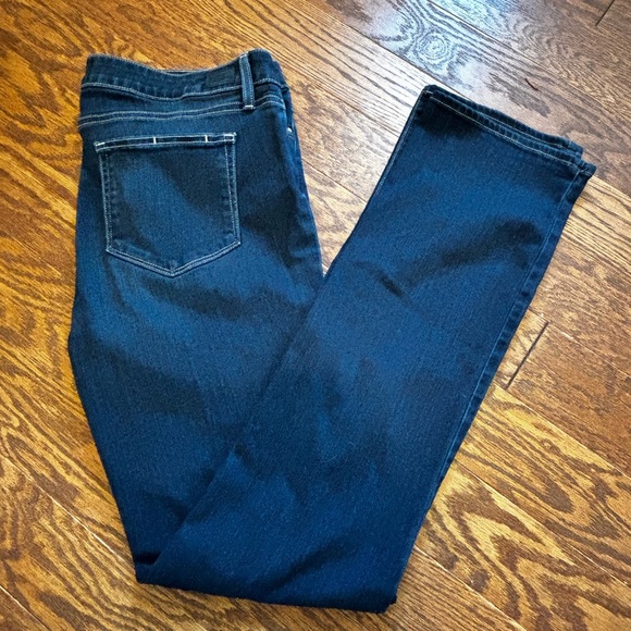 PAIGE Denim - PAIGE Skyline straight women’s size 32. Dark wash. Gently used.